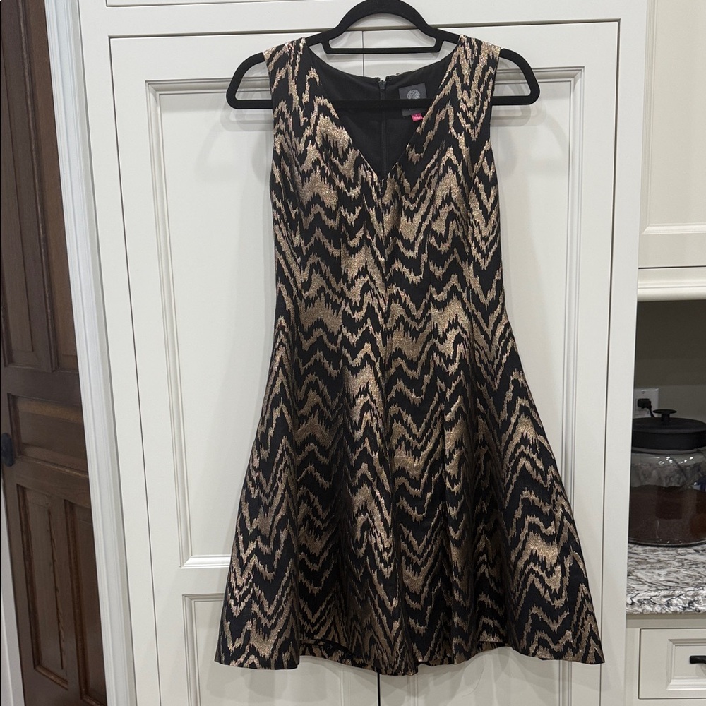 Vince Camuto Black and Gold Metallic Mini Dress size 4 chic